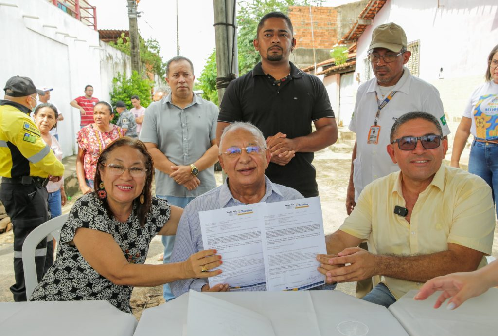 Prefeitura de Teresina leva pavimentação asfáltica para ruas do Monte Castelo, após 60 anos sem melhorias