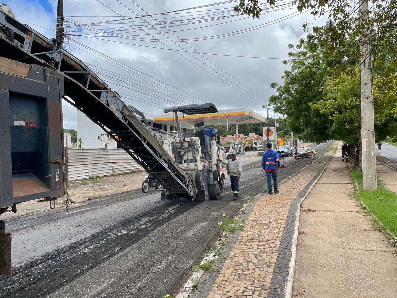 Prefeitura inicia recuperação asfáltica da Av. Presidente Kennedy