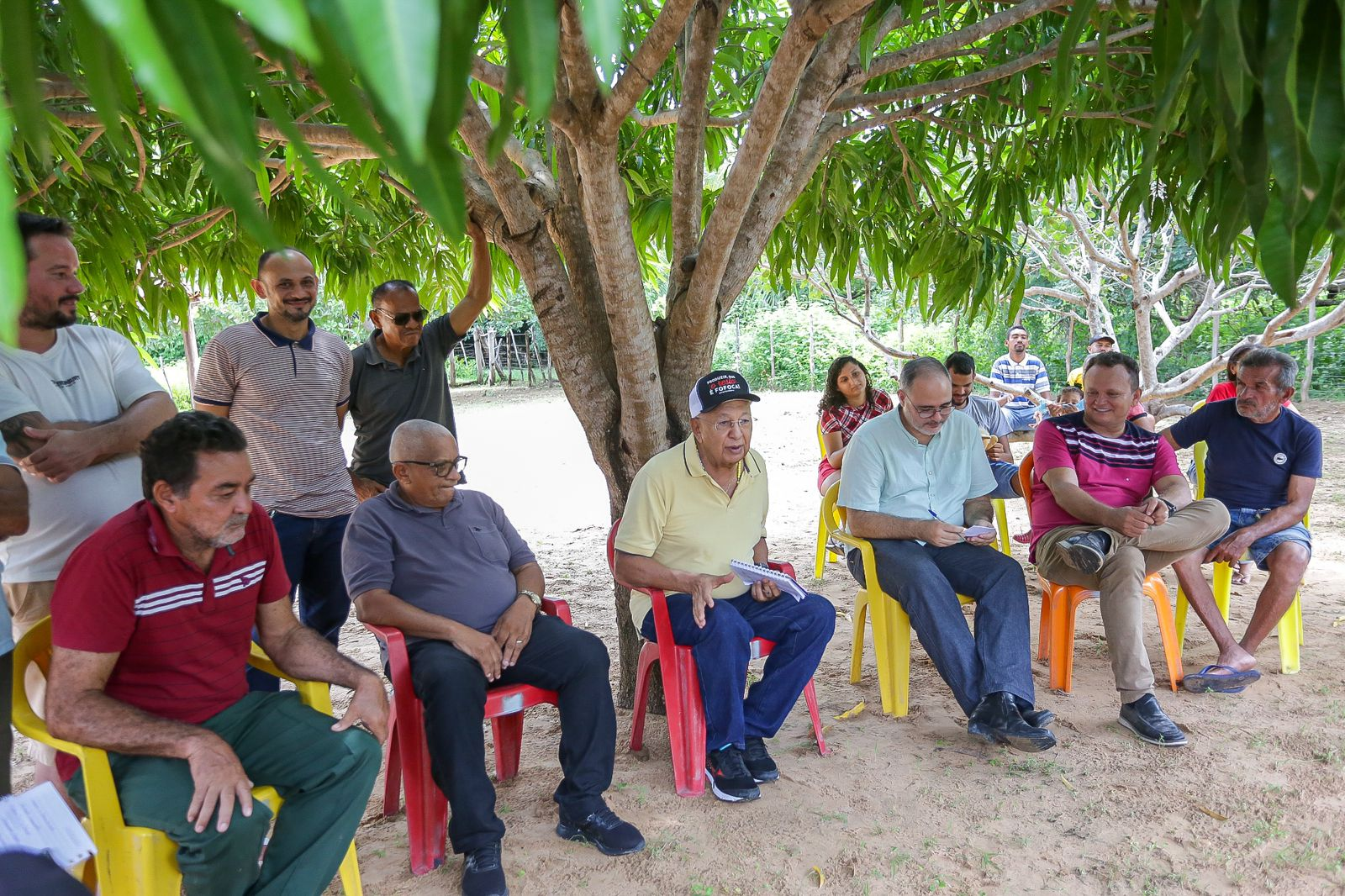 Prefeito de Teresina visita comunidade rural e ouve demandas da população