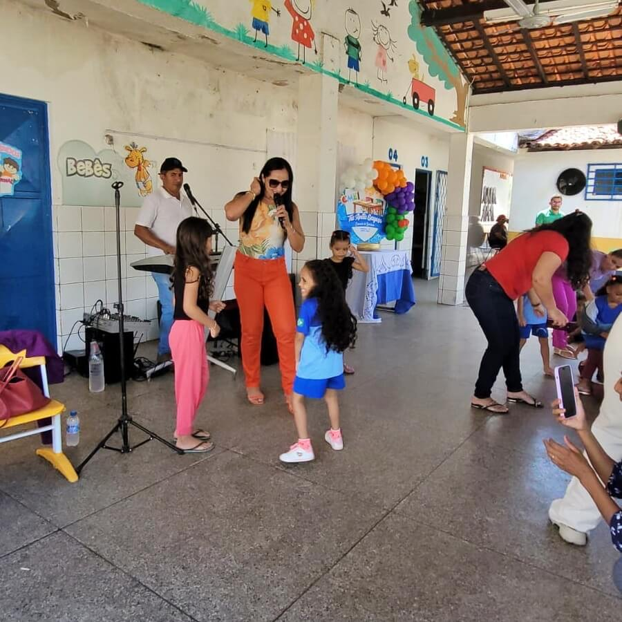 CMEI comemora aniversário de 41 anos com familiares de alunos