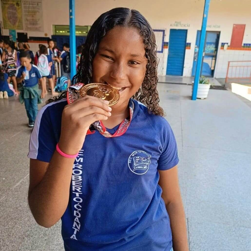 Aluna da Rede Municipal de Educação conquista medalha de ouro em campeonato de jiu-jítsu