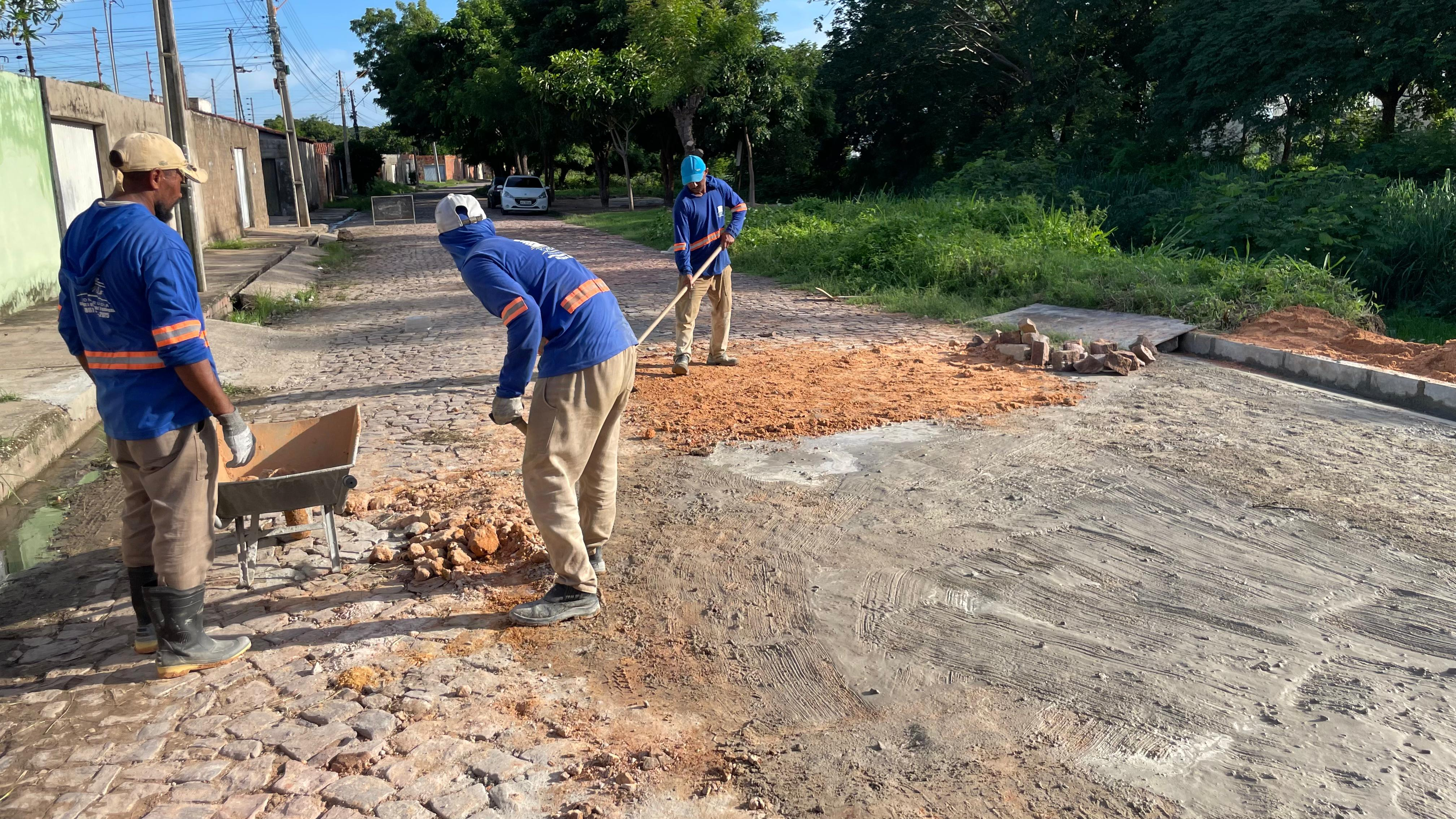 Ruas do Loteamento Manoel Evangelista recebem obras de melhorias