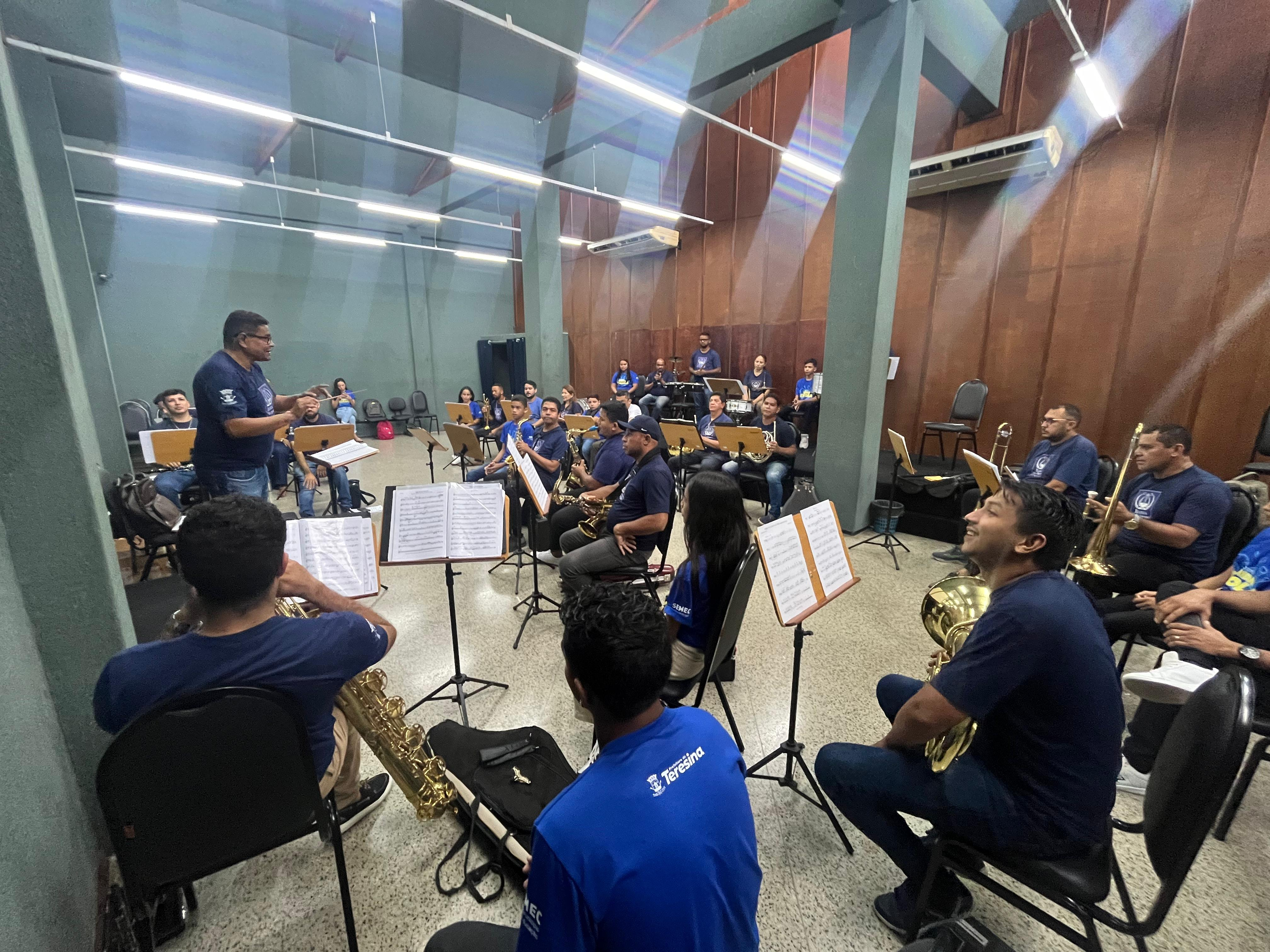 Alunos vivem experiência com Banda 16 de Agosto 