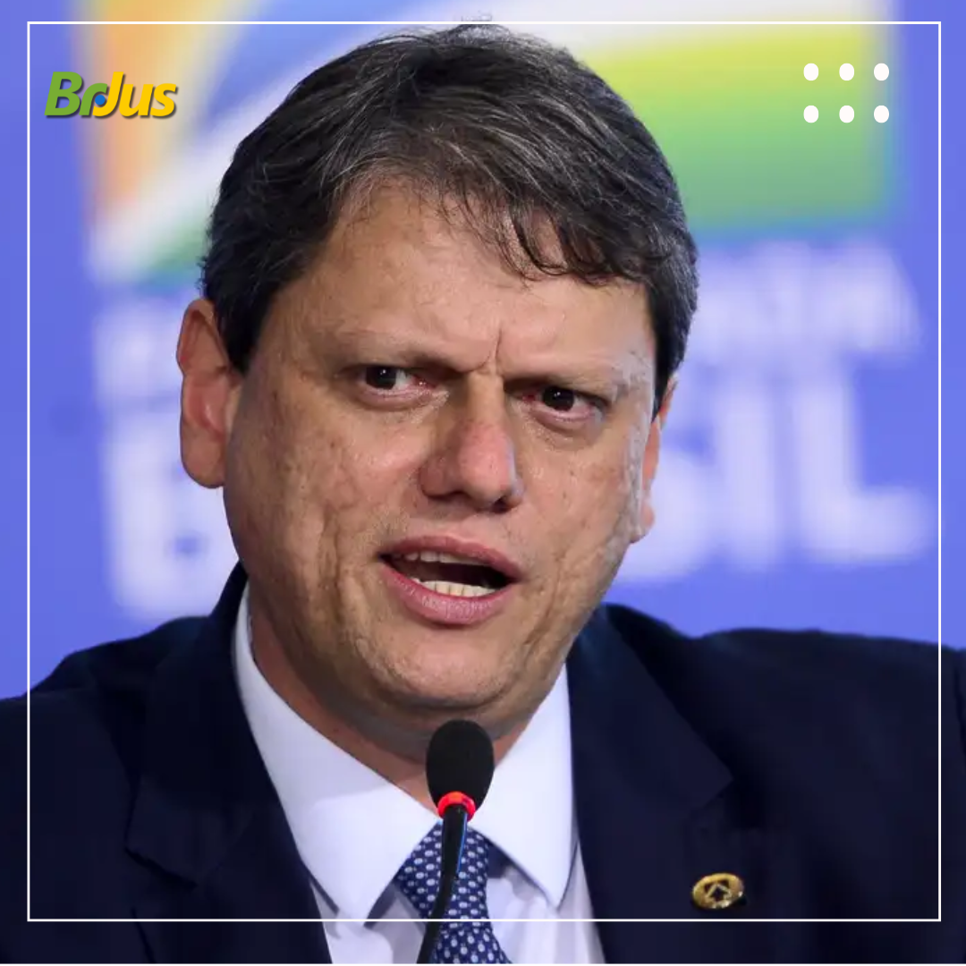 Moraes autoriza Tarcísio de Freitas a visitar Jair Bolsonaro na Papudinha