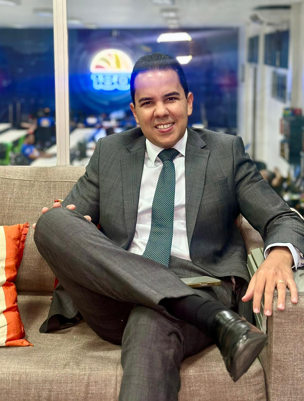 Quem é Dr. Victor Carvalho?