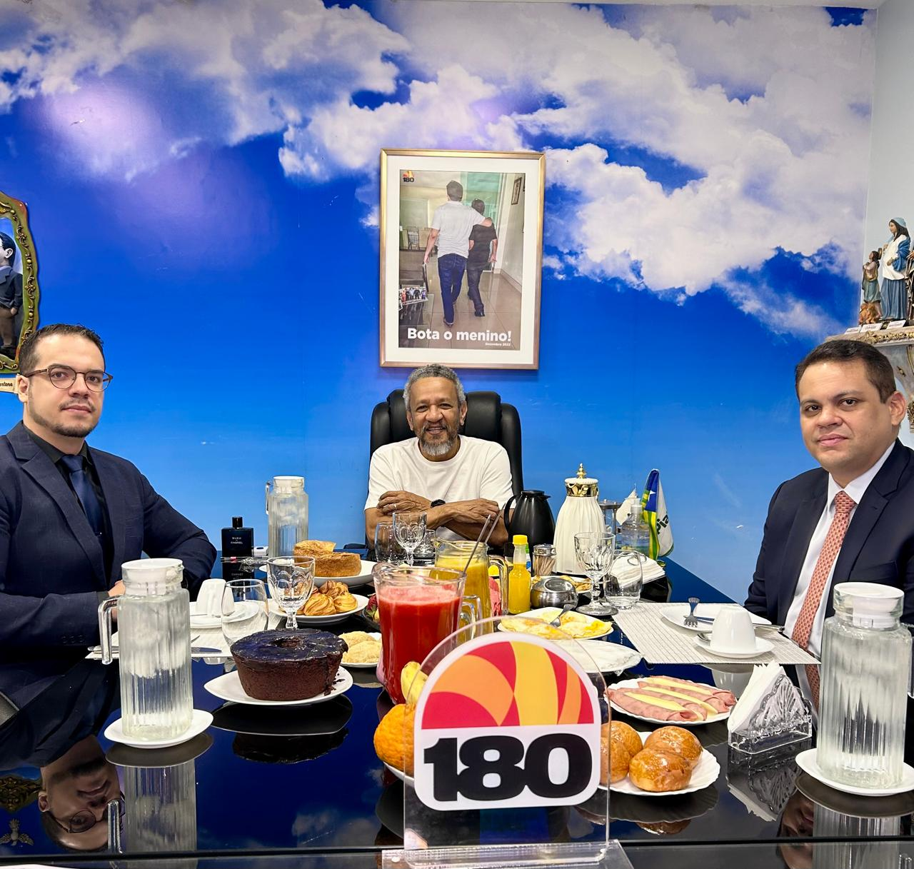 Helder Eugênio recebe o presidente da OAB-PI, Raimundo Júnior, no Portal 180graus